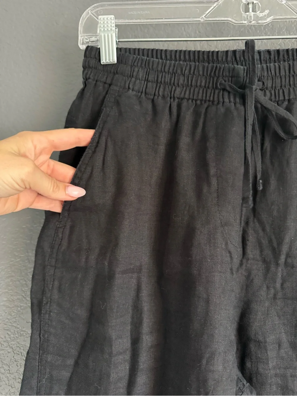 BANANA REPUBLIC • linen pull on ankle pant in black - XS